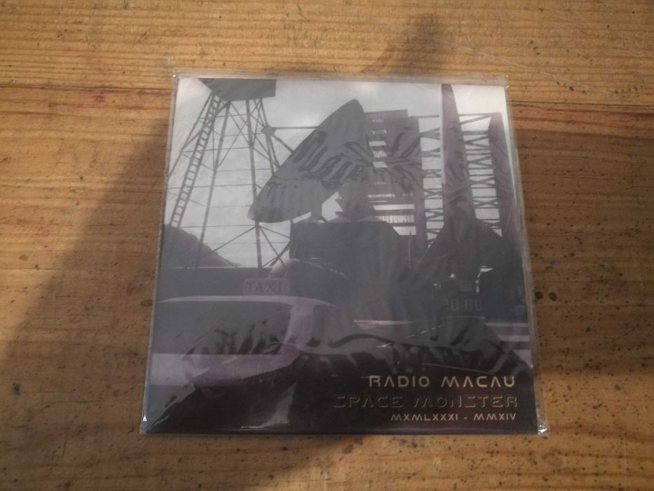RADIO MACAU - Space Monster (Cartão Fino) CD