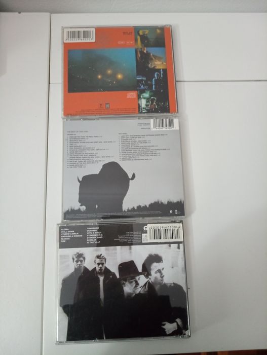 3 albuns U2 - Under A Blood Red Sky; Best of 1990 a 2000; October