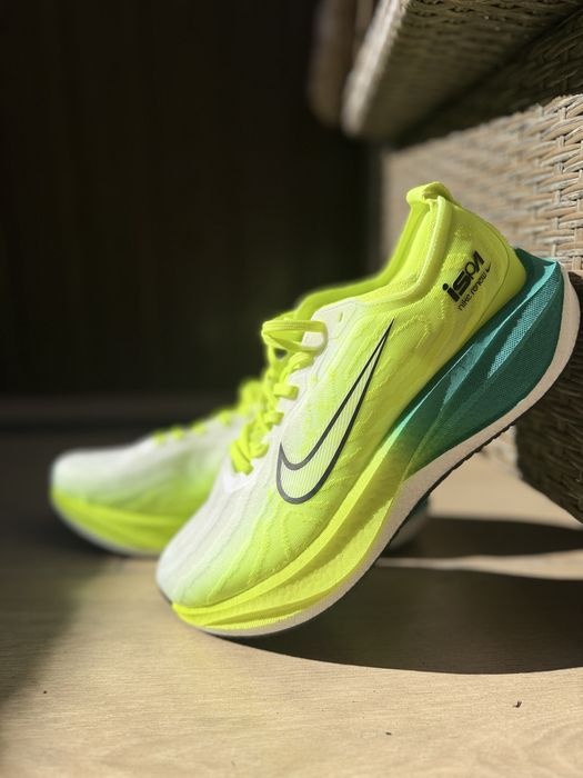 Продам нові кросівки Nike Vomero