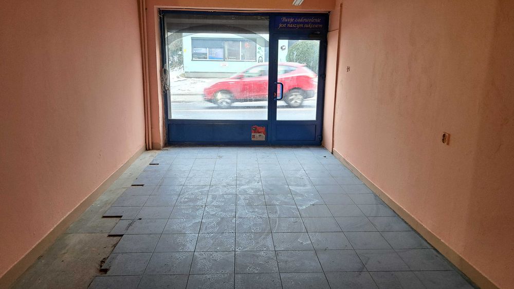 DUŻY lokal z własnym parkingiem i dużym magazynem przy drodze 791 w ścisłym centrum Trzebini