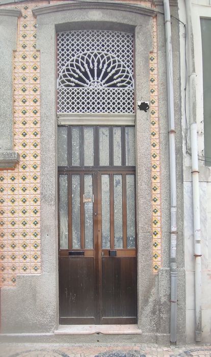 Porta de alumínio para rua.