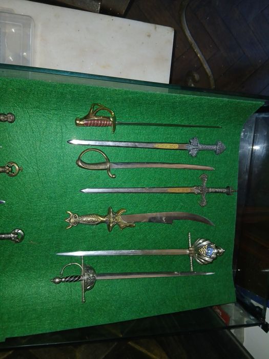 Colecao 20 Espada minitura por 200 €