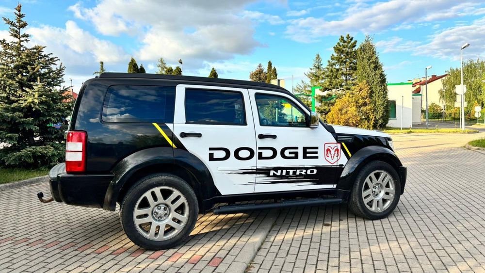 Dodge nitro 4.0 V6 4x4 servis