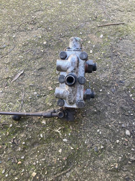 Rozdzielacz hydrauliczny cyklop