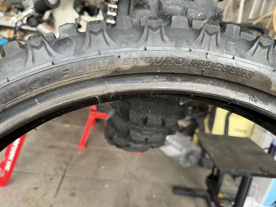 Conjunto Michelin Enduro Medium