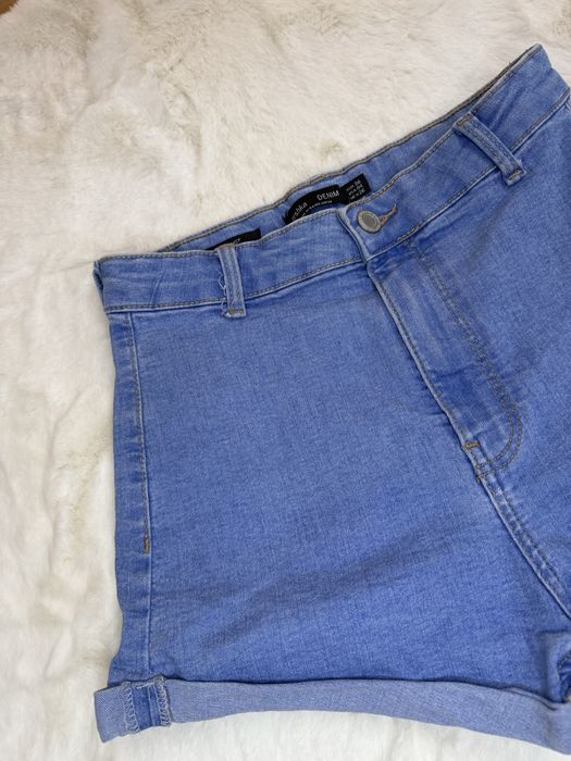 Jeansowe spodenki z wysokim stanem