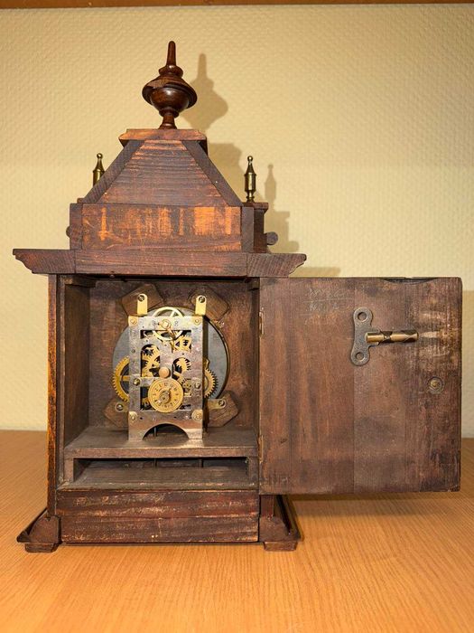 Настільний механічний старовинний годинник