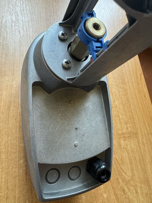 Siłownik liniowy do zaworów