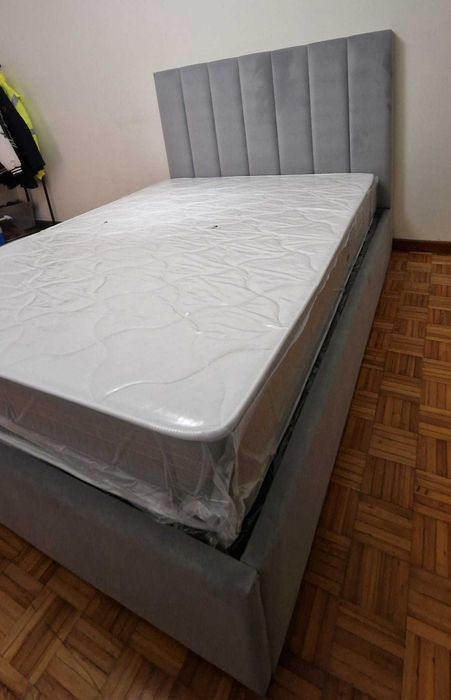 Camas De Casal Estofadas ALTA GAMA - MODELO GOMOS - Top de Gama 190x140m Estrado Incluído!!