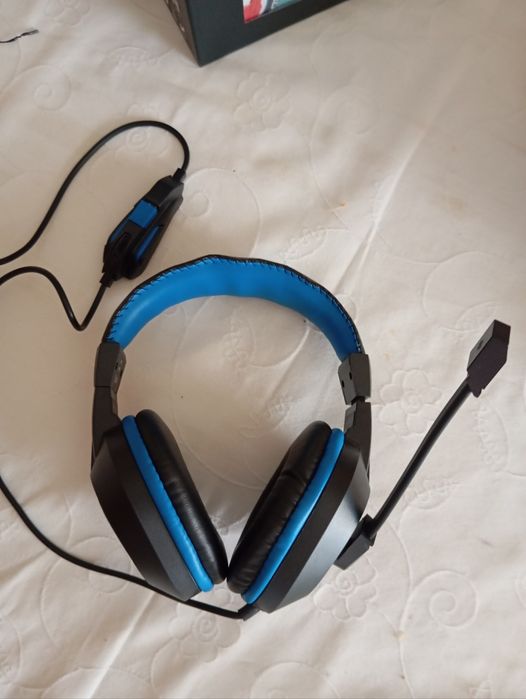 Auscultadores gaming com microfone
