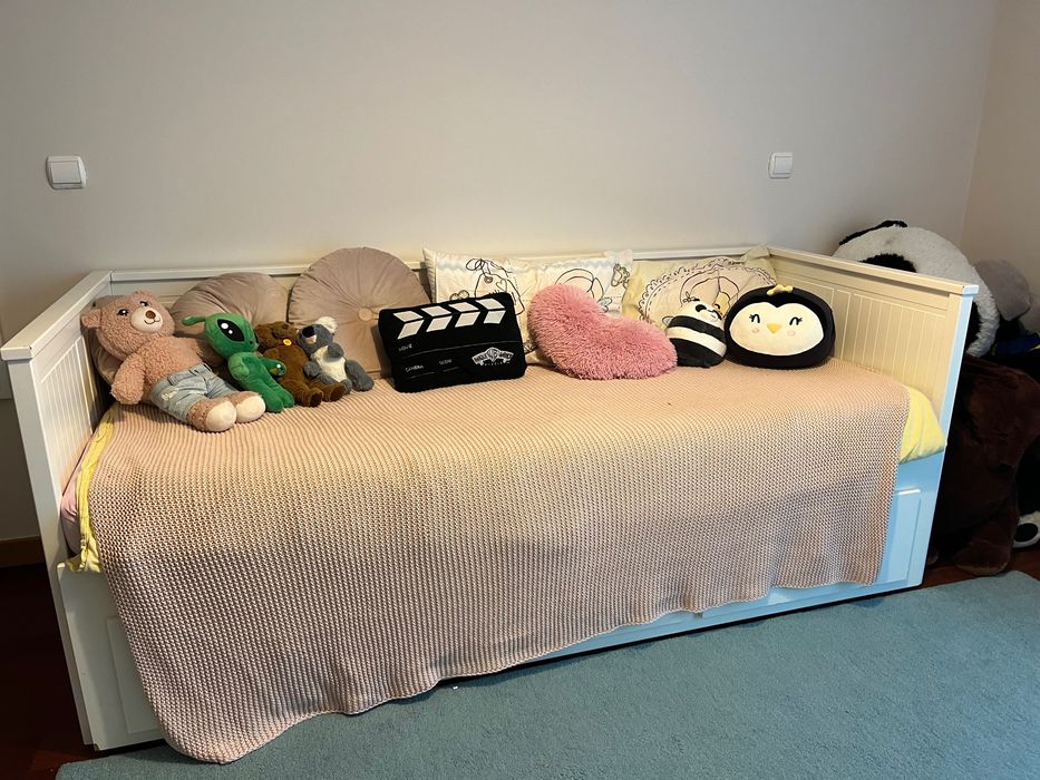 Cama solteiro/ dupla  com arrumação