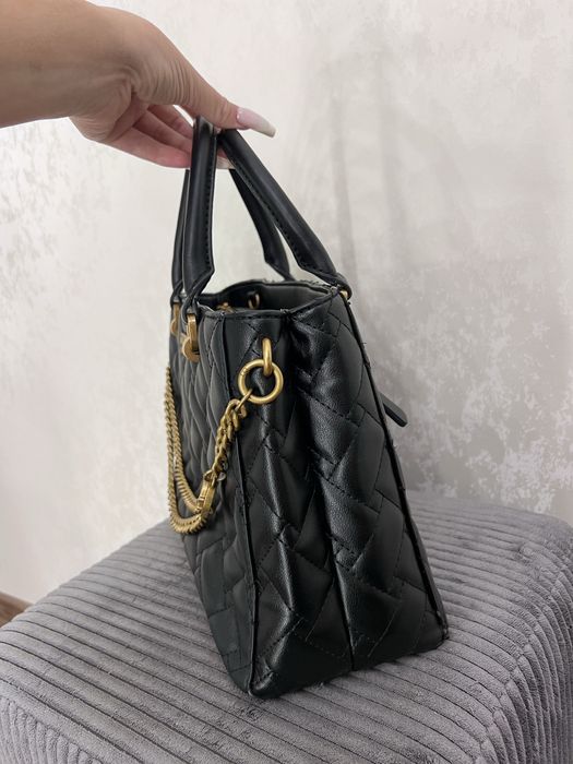 Сумка GUESS чорна стьобана