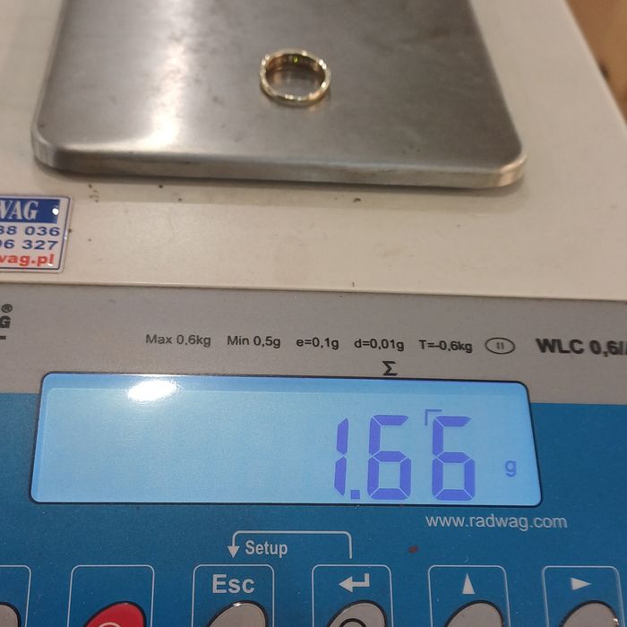 Pierścionek złoty z diamentami