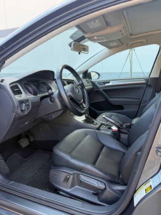 Volkswagen Golf      2016