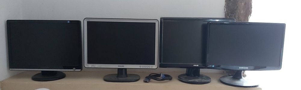 Lote 4 monitores LCD