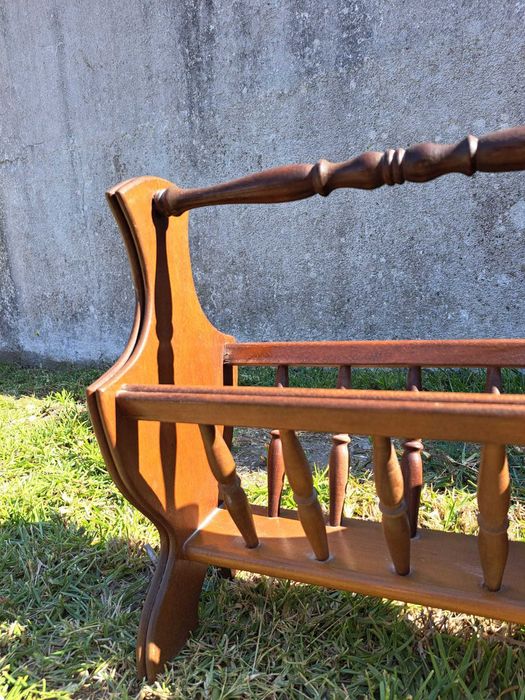 Porta-revistas em Madeira