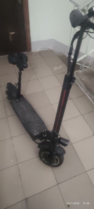 Продам электросамокат Crosser t4