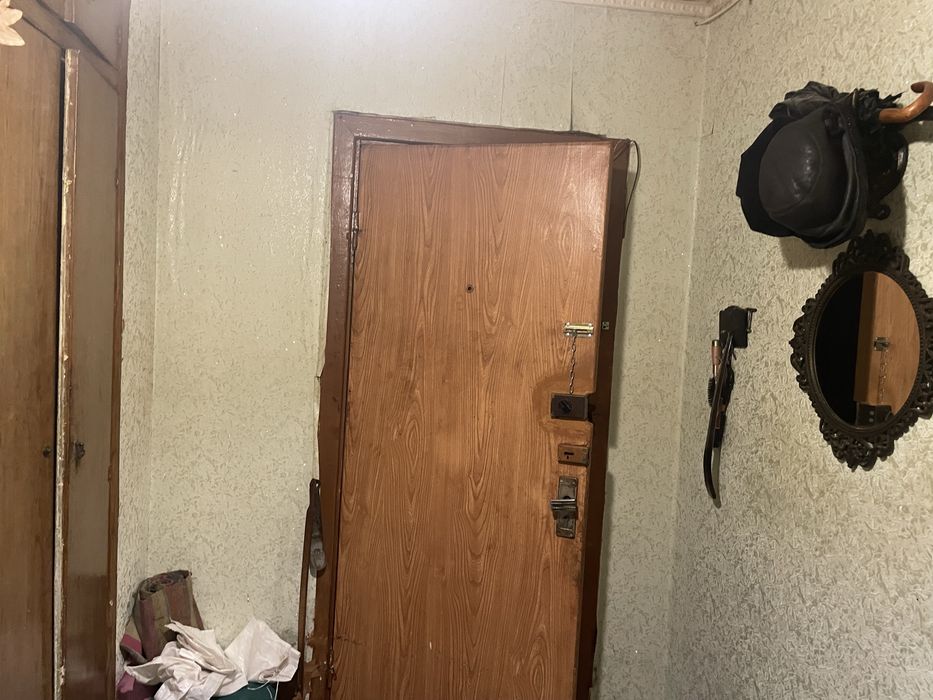 комната центр улица Харитонова 15 в трёхкомнатной квартире проживание с бабушкой  сдаётся одна комната