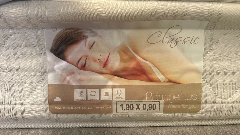 Cama de solteiro com estrado elevatório