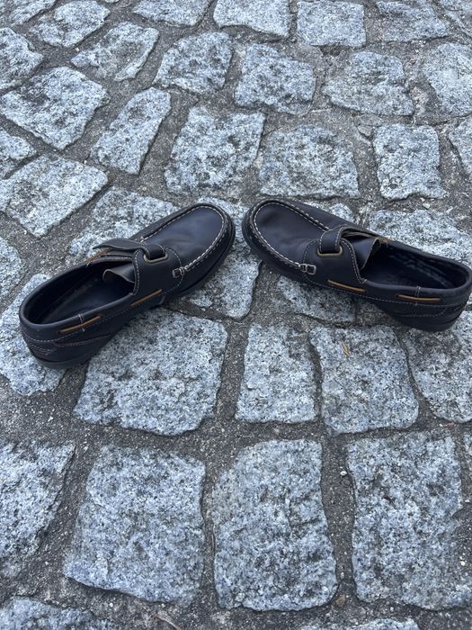 Sapatos de rapaz com velcro