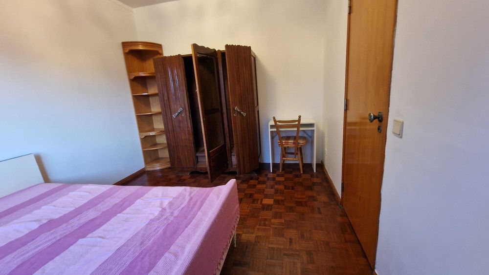 Quarto Bem Localizado em Faro