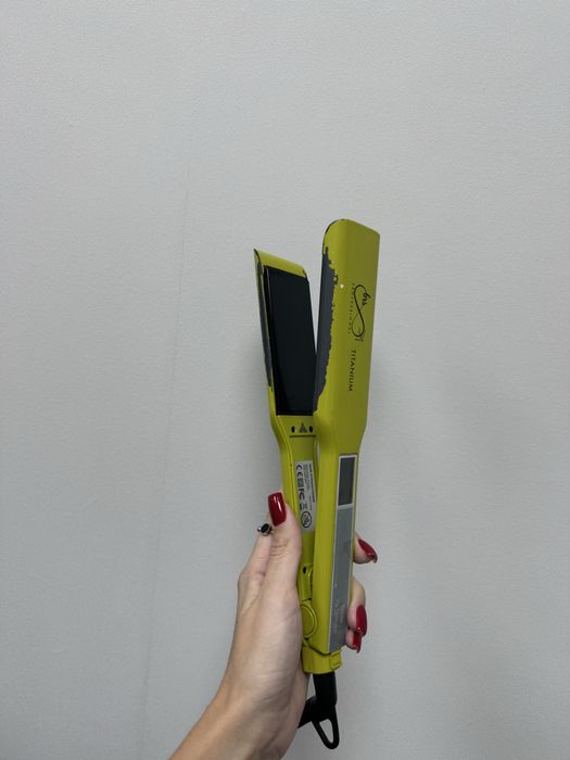 Вирівнювач для волосся