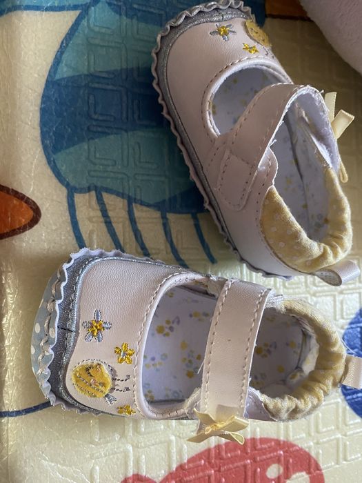 Топіки ,Дитяче взуття ( пінетки)