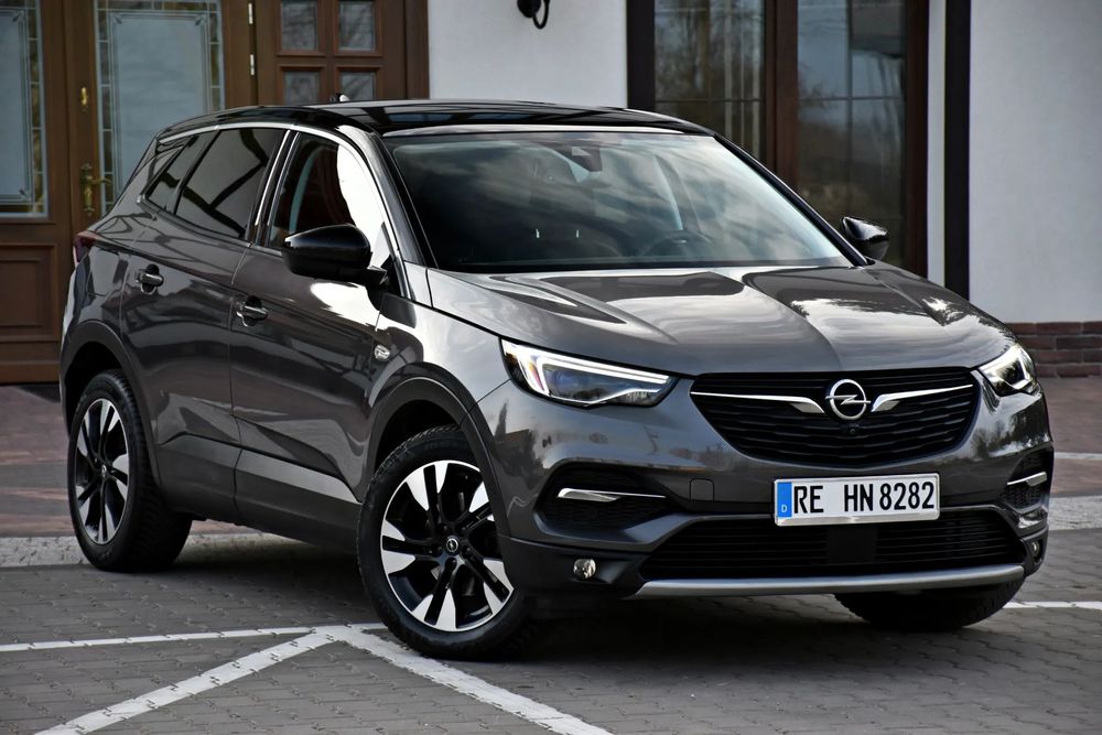 Opel Grandland X 130km Navi Alu 18' Panora Klimatronic Full LED X 2 PdcX 2 Kamera Chrom