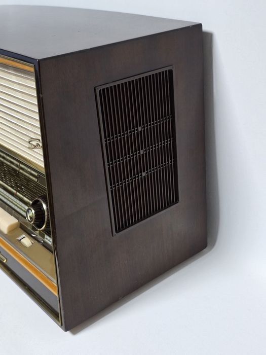 Rádio antigo reparado SABA
