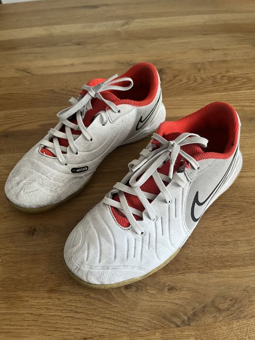Buty pilkarskie halowe dziecięce Nike rozmiar 35