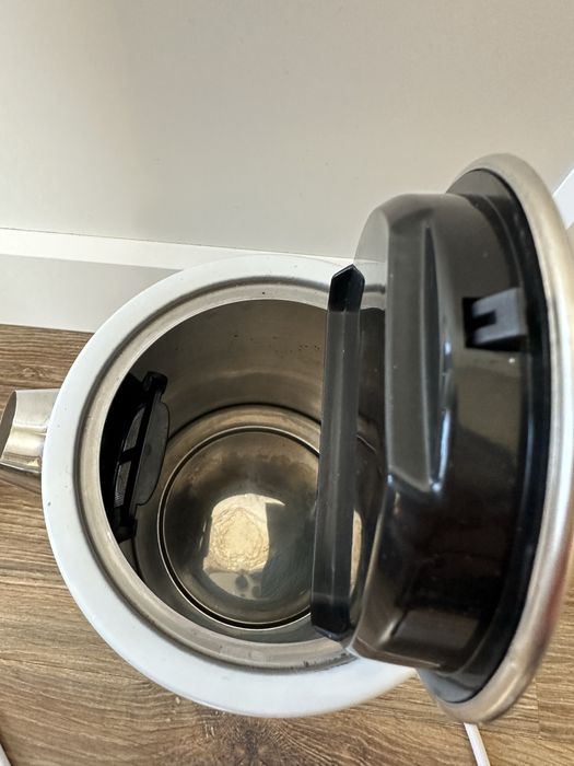 Biały czajnik SilverCrest