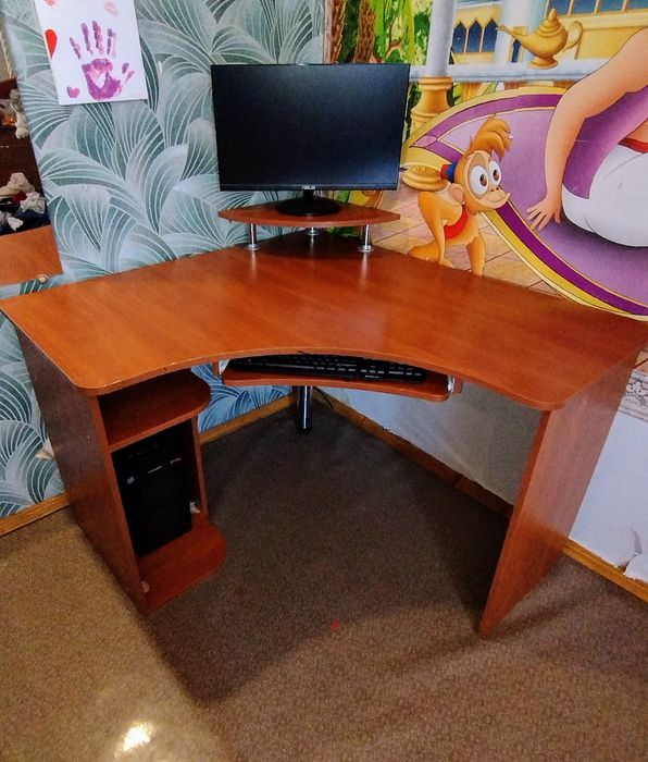 Стіл комп'ютерний кутовий. Стол компьютерный угловой