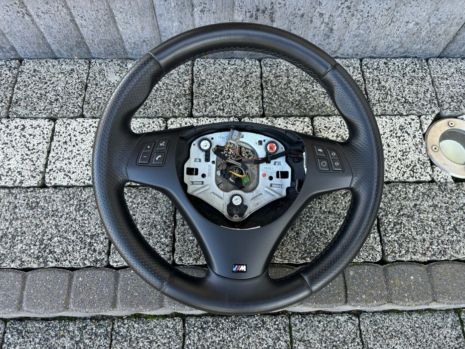 Kierownica BMW M pakiet E90 E91 E92 E93 E87 E84 X1 E82 E88 E81 M3 1M Multi JAK NOWA BDB STAN