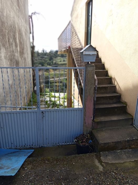 Casa em mós Moncorvo