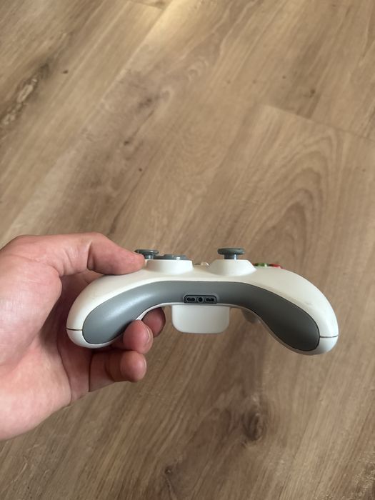 Oryginalny kontroler pad bialy do konsoli Xbox 360