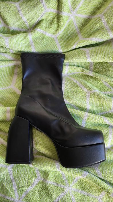 Stylowe czarne botki na obcasie – NOWE!
