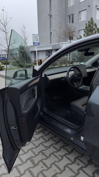 Автомобиль 2023 Tesla Model Y