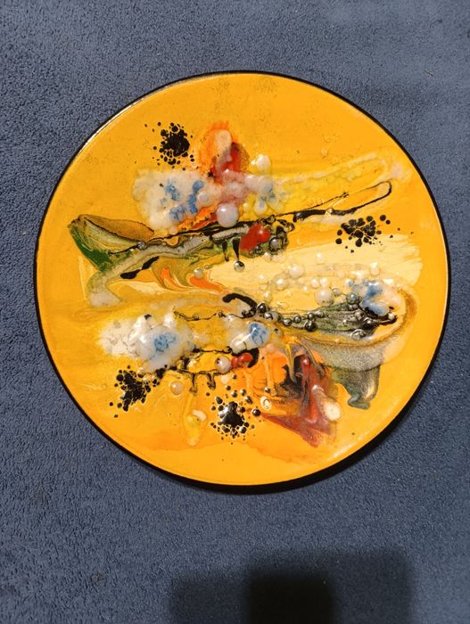 Dekoracyjny talerz ścienny z emalii