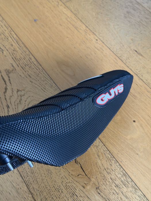 Сидіння GUTS для Sur-Ron