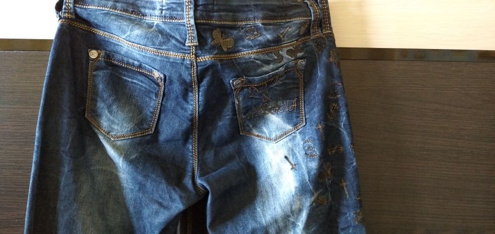 Джинсы женские красивые