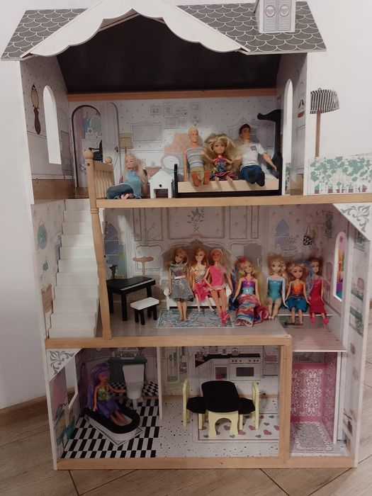 Domek dla lalek + Lalki Barbie
