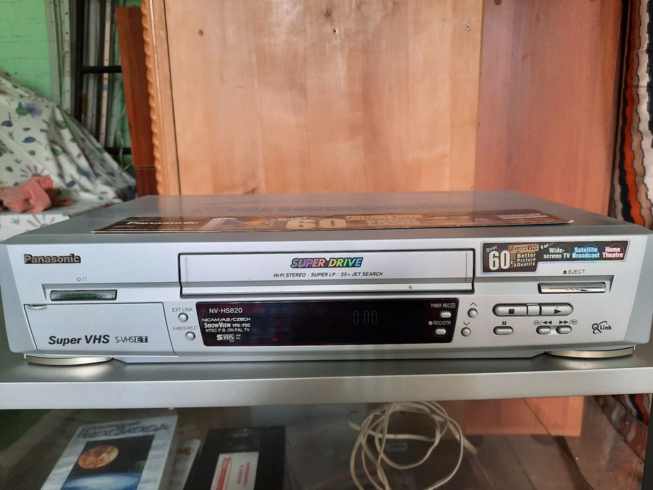 Видеомагнитофон Panasonic NV-HS 820