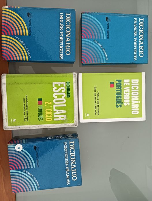 5 dicionários escolar / académicos 	Português	Francês	Inglês*