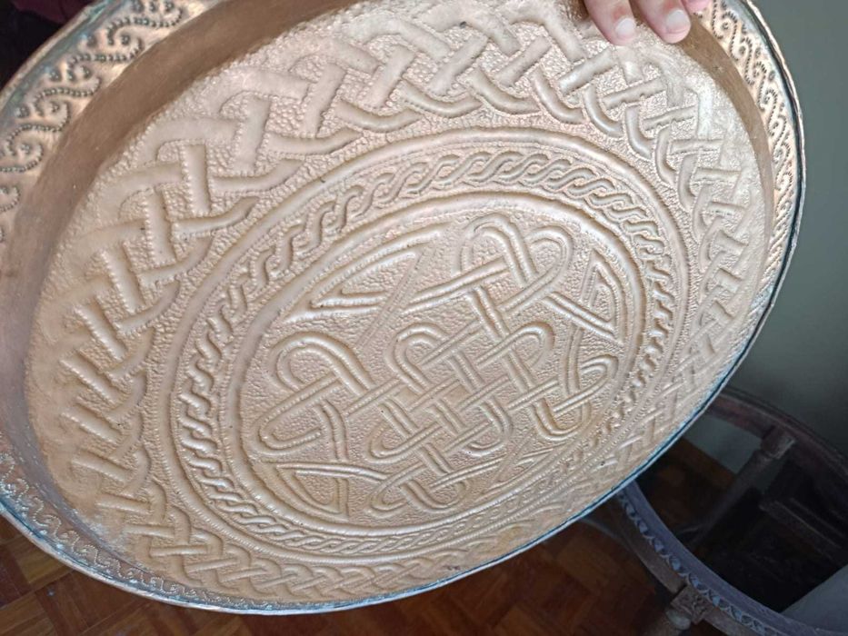 Mesa marroquina em cobre