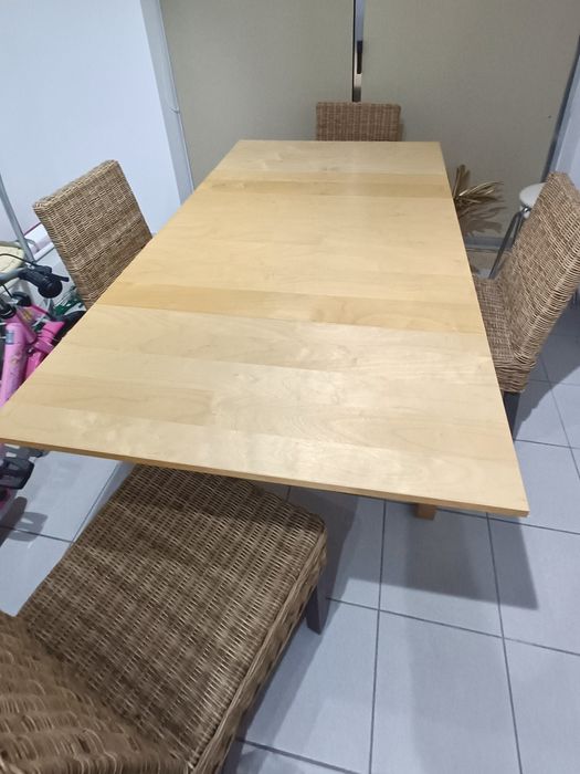 Mesa  de sala com cadeiras