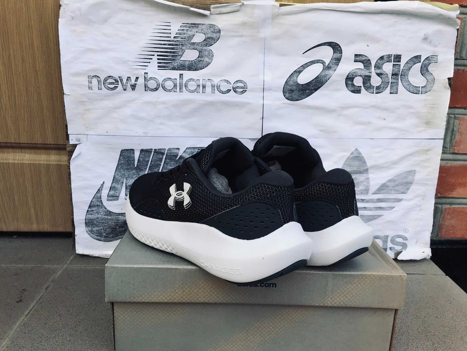 Кроссовки Under Armour Charged Surge 4 для тренировок бега