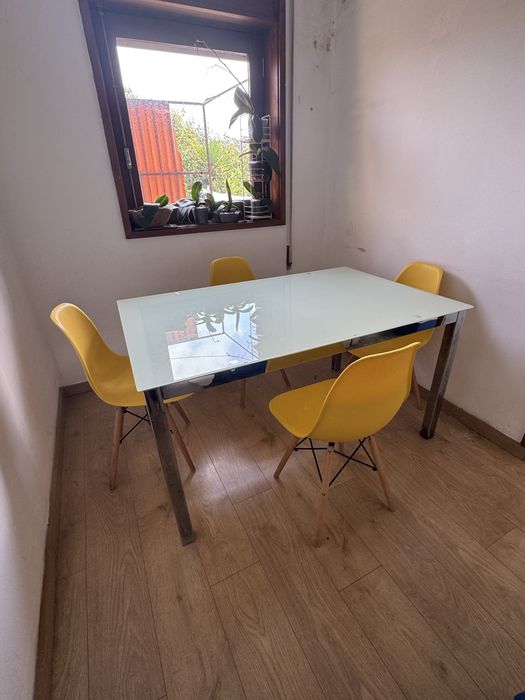 Mesa com 4cadeiras