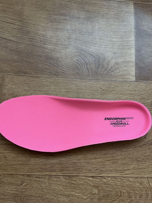 Продам  жіночі кросівки.Чорного кольору.Розмір 40 Маломіри.