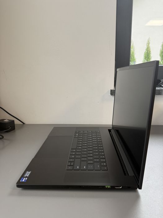 Laptop Razer Blade 18| i9-13950HX | 16G | 1TB | RTX4060| FV