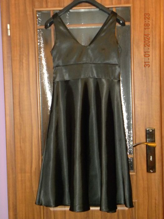 Elegancka sukienka typu empire; rozmiar 40